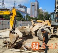 大粗几把插逼视频高温下的坚守｜道路建设者用汗水铺就畅通路